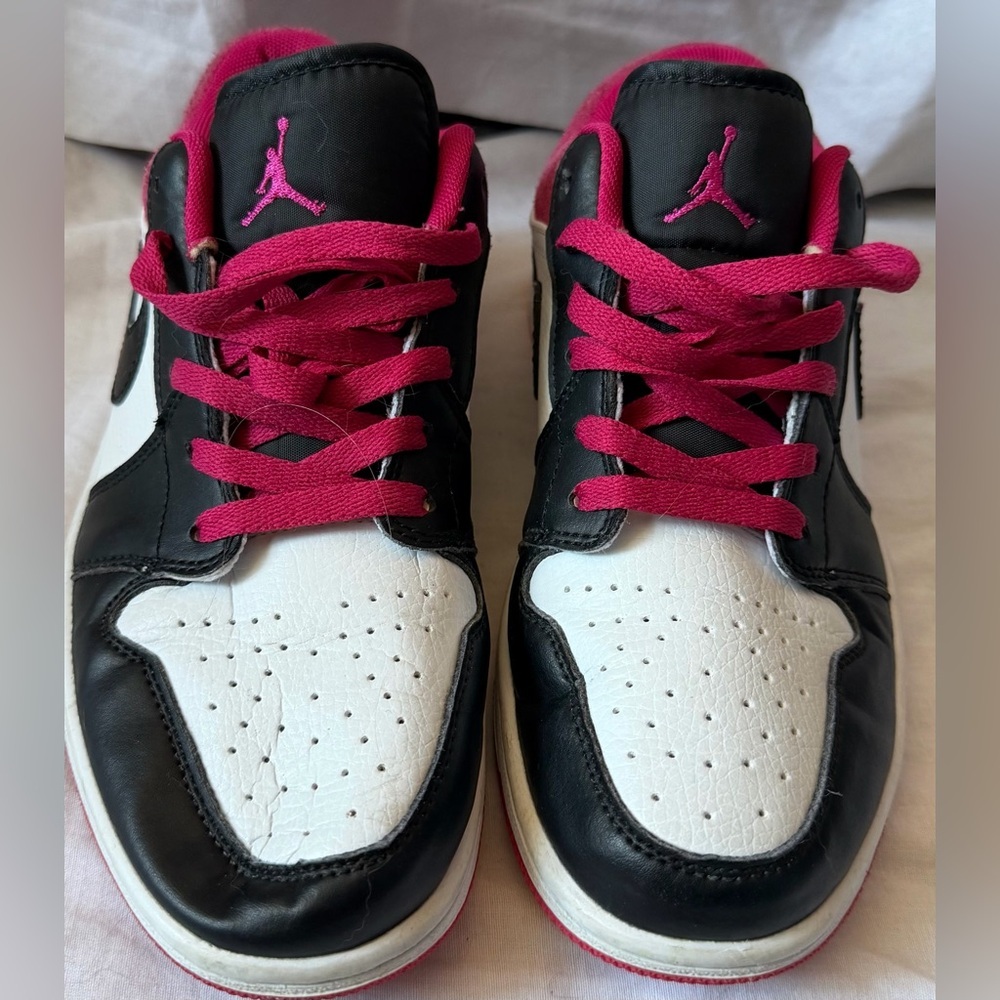 Jordan 1 Low Black/White/Active Fuchsia Size 8 Men's Good Condition - Picture 3 of 6